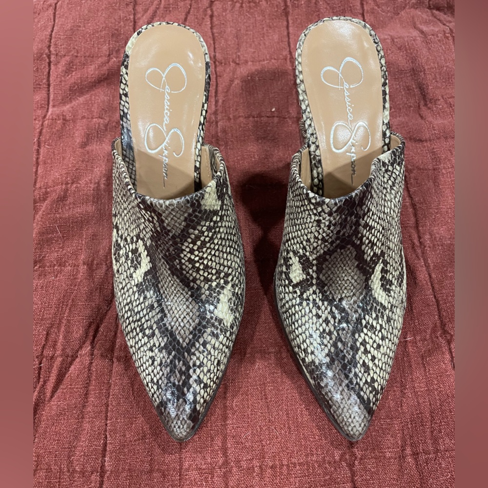 Jessica Simpson Heilo wedge heel- glossy desert snake print